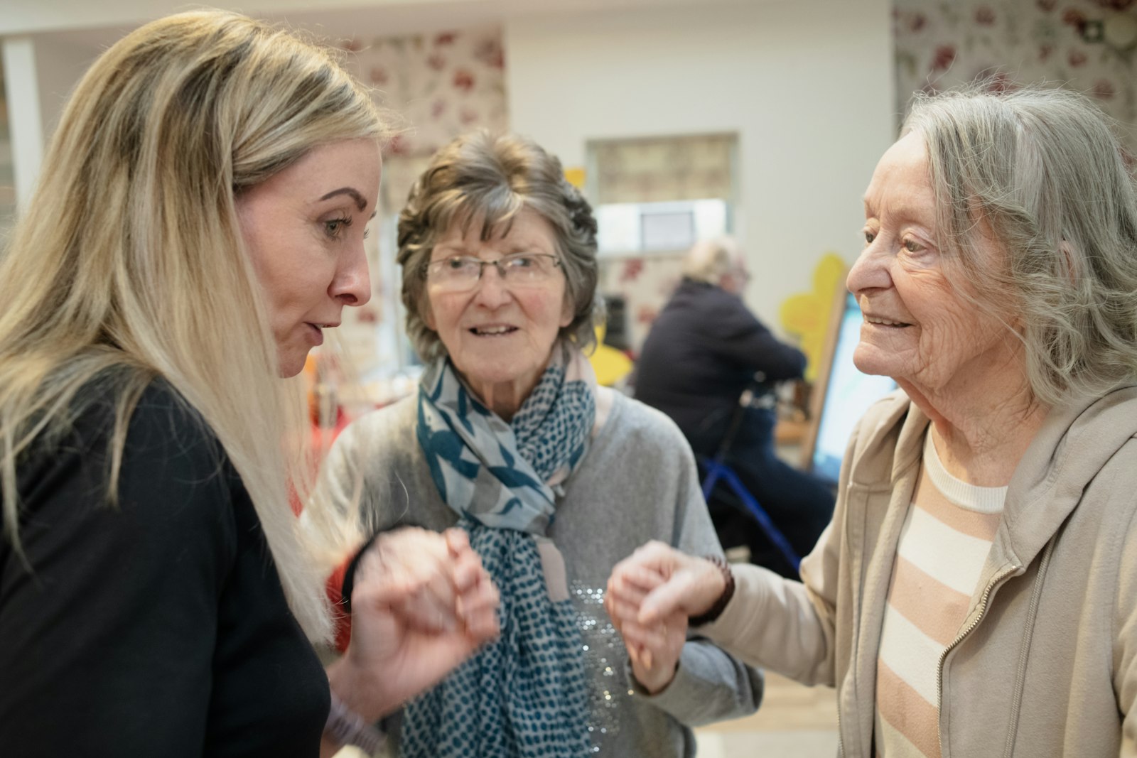EverCare advisor talking with two senior women in an assisted living community